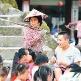 识破:2025年新澳门正版挂牌,谨防虚假美化陷阱,本质释义、解释与落实